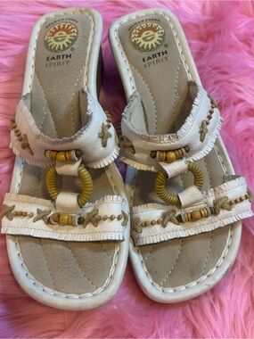 Earth Spirit Magnolia Leather Beaded Wedge Slide Sandals Womens 8.5 Boho Y2K whi